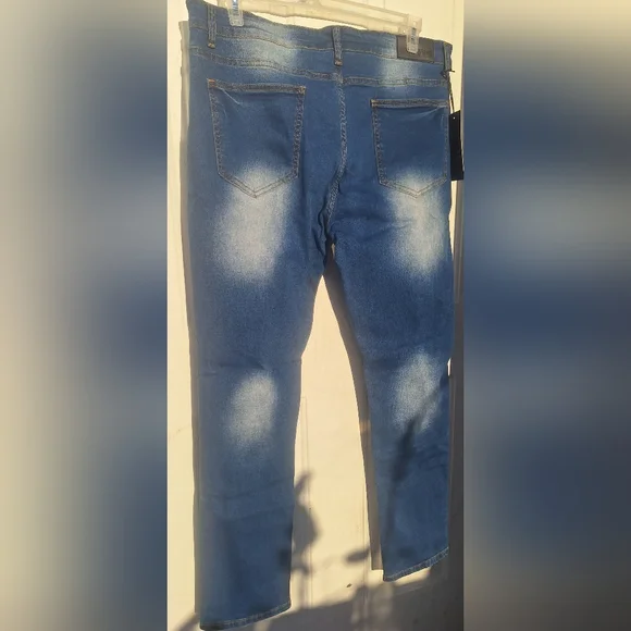 NWT OiiO Distressed Jeans With Embroidered Roses Size 38 - Picture 4 of 5